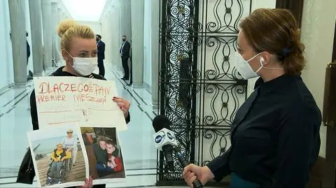 Przepychanki na sejmowym korytarzu. Posłanka do premiera: dlaczego pan kłamie? 