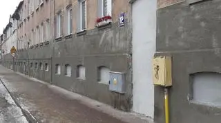Zamurowane drzwi kamienicy w Lęborku