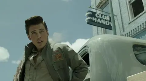 Austin Butler w filmie Baza Luhrmanna "Elvis"