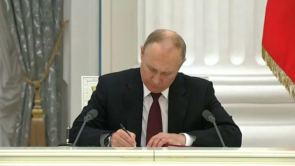 Putin podpisał dekrety o uznaniu separatystycznych "republik ludowych" w Donbasie