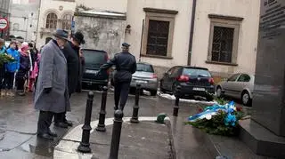 Władze miasta oddają hołd pod pomnikiem Józefa Dietla