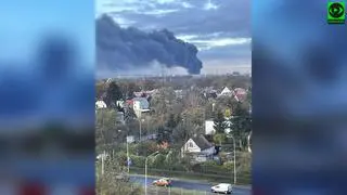 Pożar hali produkcyjnej we Wrocławiu. Kłęby dymu nad miastem