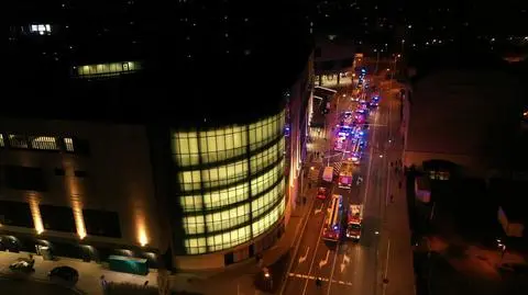 Pożar apartamentu na 35. piętrze wieżowca. Ewakuowano niemal 300 osób