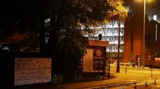 Dzieci przygotowały też banery, które pojawiły się na płocie szkoły