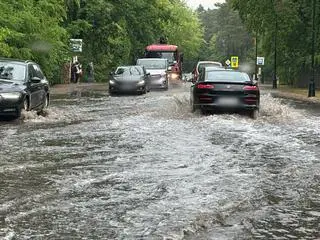 Zalana ulica w Konstancinie-Jeziornie