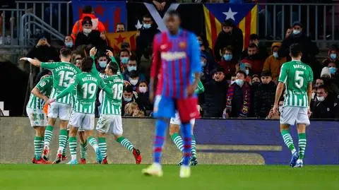 Barcelona Xaviego pokonana. Betis czekał na taki mecz 27 lat