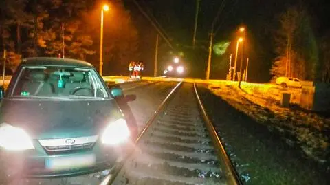 Kierująca wjechała autem na torowisko