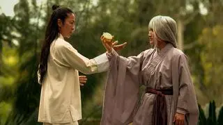 Michelle Yeoh (po lewej) w filmie "Wszystko wszędzie naraz"