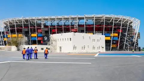 Po dwanaście godzin na dobę, bez dnia wolnego. Druzgocący raport o warunkach pracy w Katarze