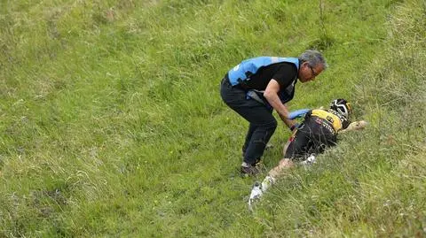 Groźny wypadek na trasie wyścigu Dookoła Kraju Basków. Poważne obrażenia kolarza