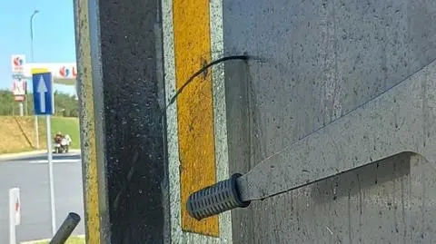 Ciężarówką wypełnioną odpadami wjechał na drogę ekspresową, zostawiał za sobą cuchnący ślad