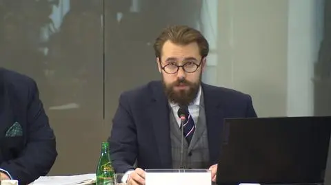 O "partactwie", "niedopełnieniu obowiązków" i naciskach na żonę. Były dyrektor w MSZ przed komisją śledczą