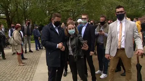 Rafał Trzaskowski nie przestrzegał dystansu społecznego