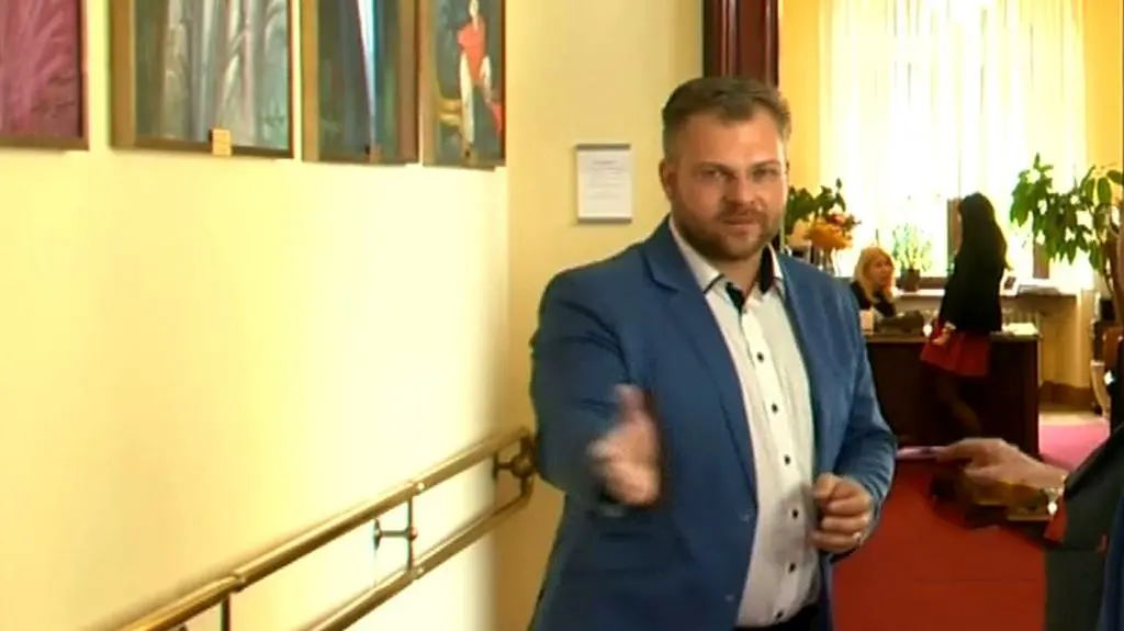 Radni PO chcą żeby Piasecki zrzekł się mandatu