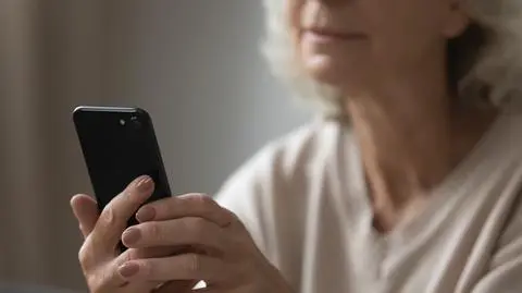 Spoofing – policja ostrzega: można stracić oszczędności całego życia