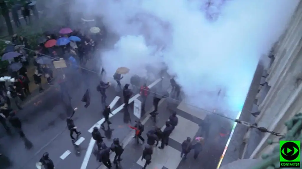 Nagranie ataku na policjantów w Poznaniu po Czarnym Proteście