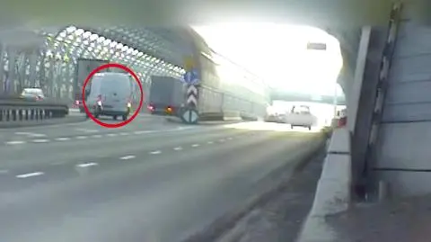 Kierowca busa... cofał na trasie S8