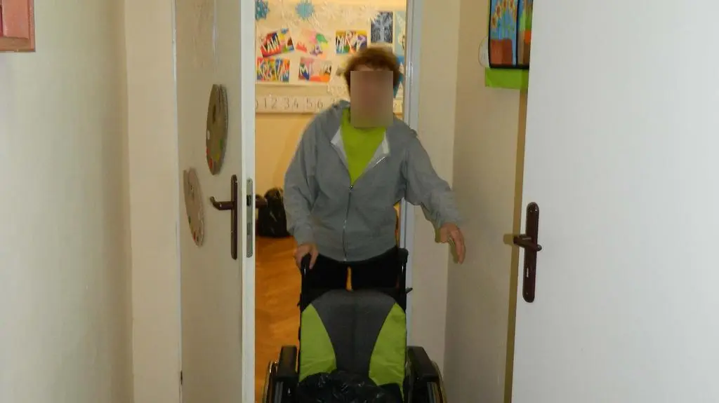 Wąskie i niefunkcjonalne korytarze