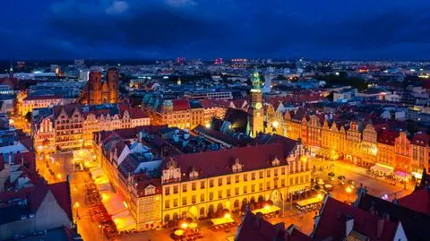 rynek stare miasto wroclaw shutterstock_1814052746