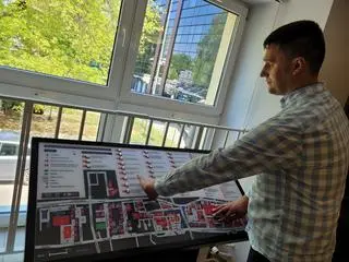 Tyflomapę można czytać dzięki alfabetowi Braille'a
