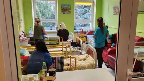 Lawinowy wzrost zachorowań wśród dzieci. Pediatria przepełniona, a w planach ograniczenie liczby łóżek