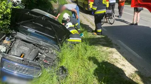 Wymusił pierwszeństwo, nie miał prawa jazdy. Drugi kierowca wjechał do rowu