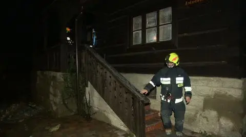 W domu wybuchł pożar. "Przebywało tam 19 osób, zawiadomiliśmy sanepid"