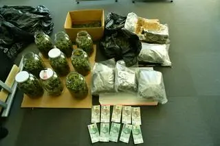 Łącznie znaleziono około 17 kilogramów narkotyków