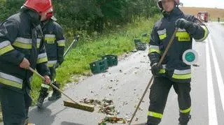 Na miejscu pracują strażacy