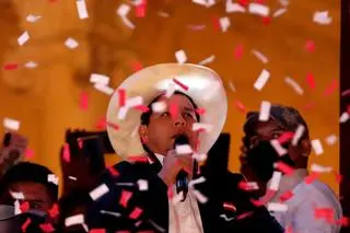 Krajowy Trybunał Wyborczy potwierdził w poniedziałek zwycięstwo Pedro Castillo w wyborach prezydenckich w Peru