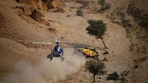 Ciężarówka podskoczyła na nierówności i zahaczyła o śmigłowiec