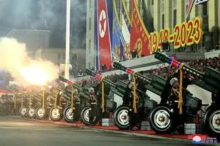 Parada wojskowa z okazji 75-lecia Koreańskiej Armii Ludowej 