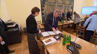 Cymański podpisał listę obecności, choć nie był na posiedzeniu