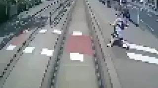 Kobieta wbiegła pod tramwaj
