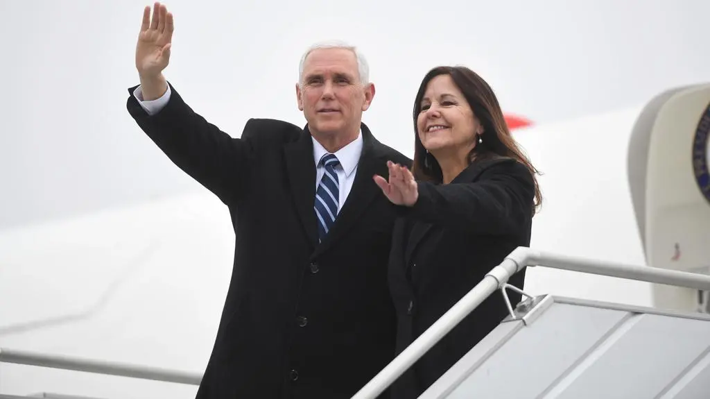 Mike Pence przyleciał do Polski. Nagranie z lotniska