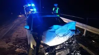 Auta zderzyły się czołowo