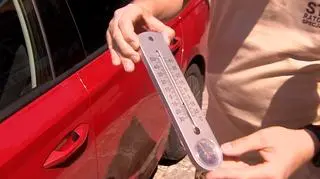 Na termometrze "zabrakło skali". Tak auto nagrzewa się w upał