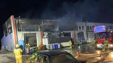 Pożar hali z meblami. Straty oszacowano na 2,5 mln złotych