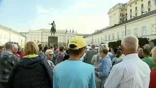 Protest niewidomych i słabo widzących przed Pałacem Prezydenckim