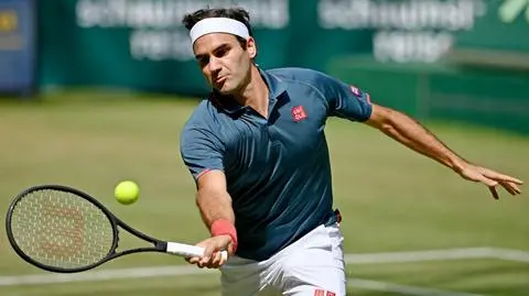 Federer wciąż bez formy. "Zdajesz sobie sprawę, że największe zmartwienie to ból"
