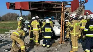 Kierowca wjechał w przystanek, nie przeżył 