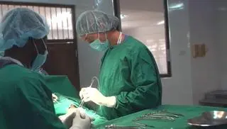 W Tanzanii brakuje lekarzy. Jedynym urologiem jest Polak