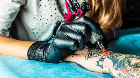 Salony fryzjerskie, kosmetyczne i tatuażu w czerwonej strefie