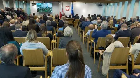 Wysłuchanie publiczne w sprawie lex pilot. Oglądaj transmisję w TVN24 GO