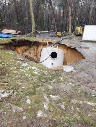 Do zapadliska na osiedlu Gaj wpadł silos