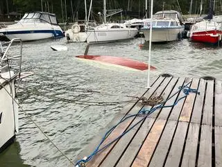 Na jeziorze Drawskim przewrócił się jacht
