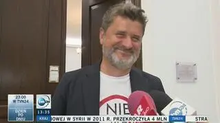 Halicki wchodzi na drabinę, opozycja komentuje