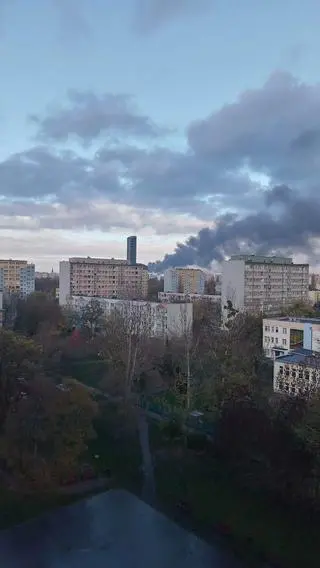 Czarny dym widoczny jest z odległości kilku metrów