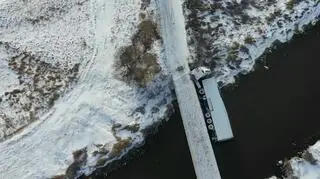 Ciężarówka wpadła do rzeki