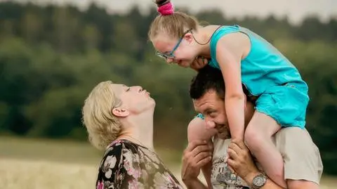 Jej los tak ich poruszył, że ją adoptowali
